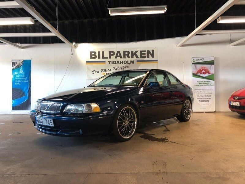 Mörkblå Begagnad 2000 Volvo C70 Sedan | 56 900 kr - Bild 1/4