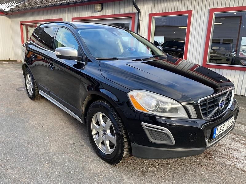 Svart Begagnad 2011 Volvo XC60 Momentum SUV | 69 900 kr (Marknadspris) - Bild 1/4