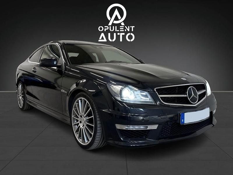 Svart Begagnad 2012 Mercedes C63 AMG AMG Sportkupé | 579 000 kr (Marknadspris) - Bild 1/4