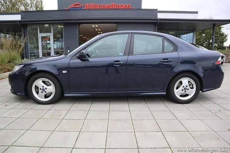 Blå samma som bilen Begagnad 2011 Saab 9-3 Sedan | 69 900 kr (Lite dyr) - Bild 1/4