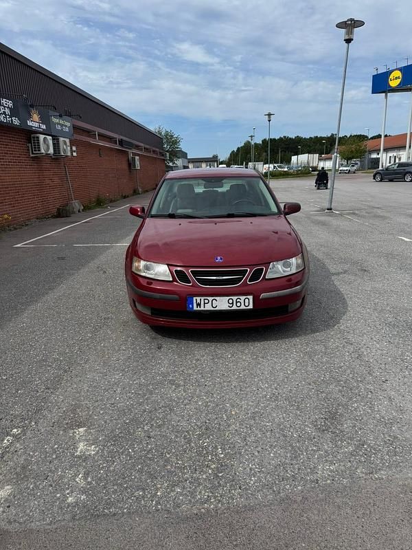 Begagnad 2005 Saab 9-3 Sedan | 20 000 kr (Lite dyr) - Bild 1/4