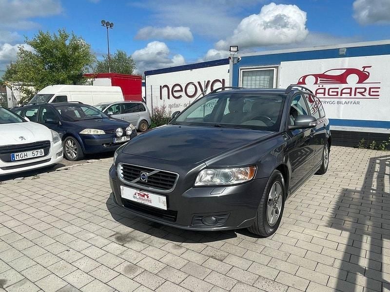 Grå Begagnad 2009 Volvo V50 Momentum Kombi | 34 900 kr (Marknadspris) - Bild 1/2