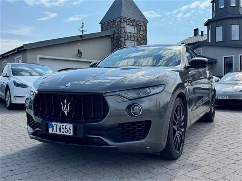 Grå Begagnad 2017 Maserati Levante SUV | 429 000 kr - Bild 1/4