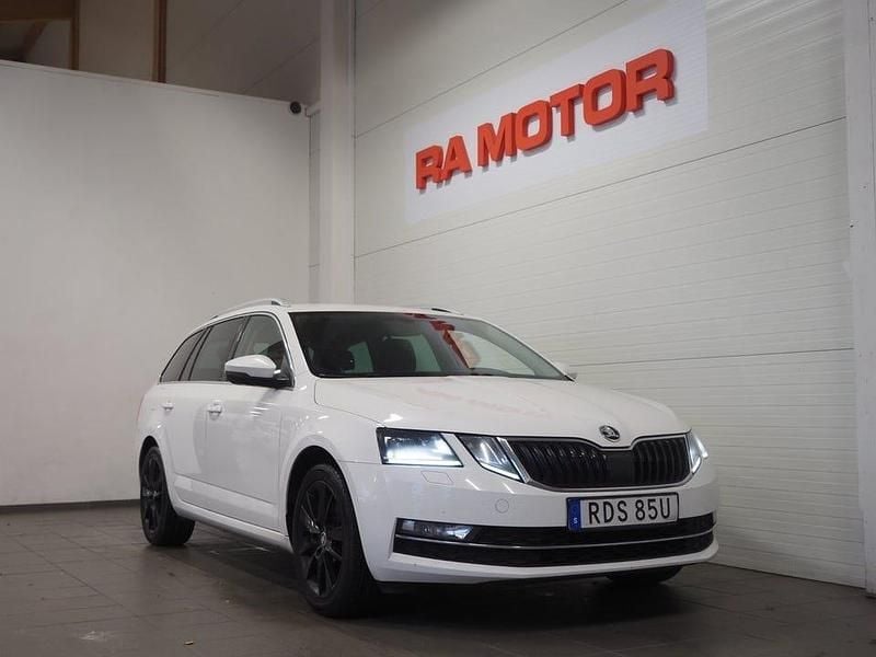 Vit Begagnad 2019 Skoda Octavia Style Kombi | 149 900 kr (Marknadspris) - Bild 1/3