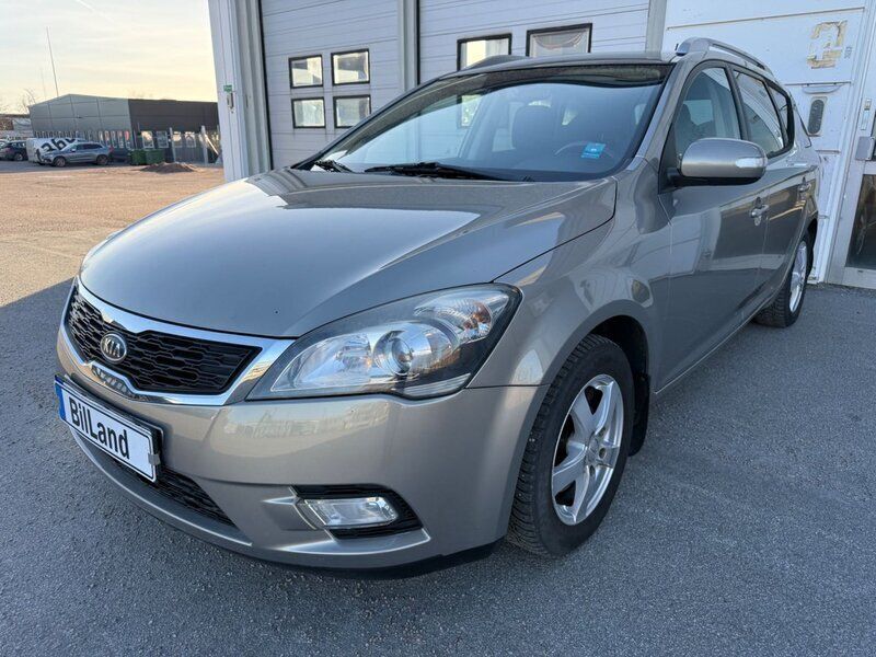 Silver Begagnad 2012 Kia Ceed Sportswagon 2 Kombi | 49 900 kr (Superpris) - Bild 1/4