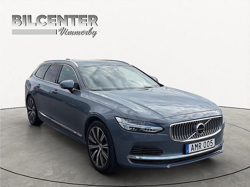 Grå Begagnad 2022 Volvo V90 Core Kombi | 389 500 kr (Marknadspris) - Bild 1/4