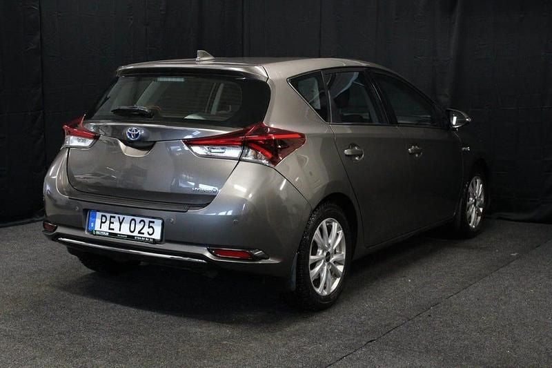 Begagnad Toyota Auris Hybrid Active 136 HK (100 kW) 2017 Grå Halvkombi