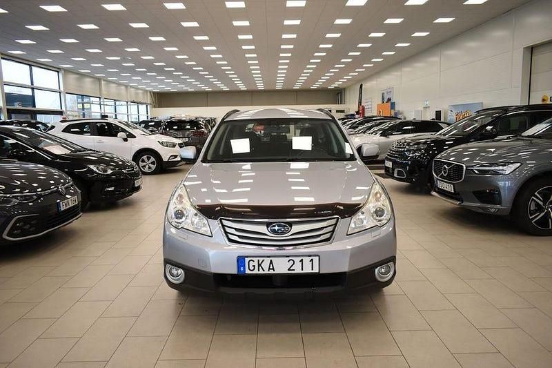 Silvermetallic Begagnad 2012 Subaru Outback Kombi | 79 900 kr (Marknadspris) - Bild 1/4