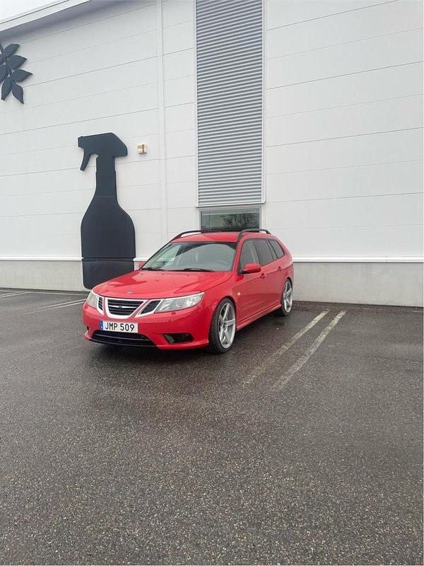 Röd Begagnad 2009 Saab 9-3 Linear Kombi | 29 000 kr (Marknadspris) - Bild 1/4