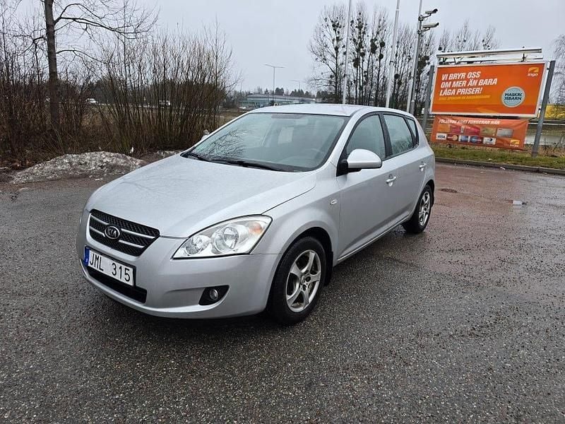 Begagnad 2009 Kia Ceed Halvkombi | 39 900 kr (Superpris) - Bild 1/4