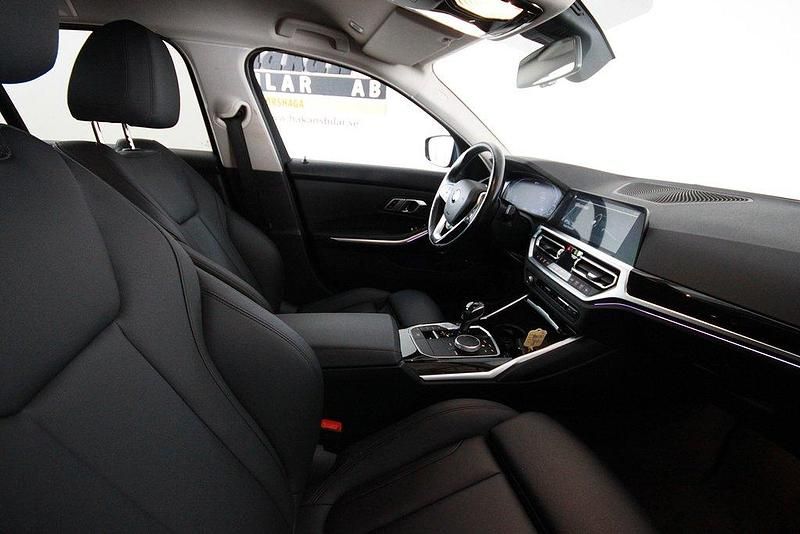 Begagnad BMW 330e Sport Line 292 HK (214 kW) 2021 Blå Kombi