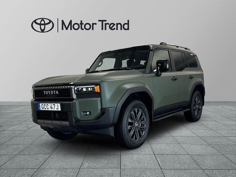 Svart Begagnad 2024 Toyota Land Cruiser Executive SUV | 1 079 000 kr (Lite dyr) - Bild 1/3