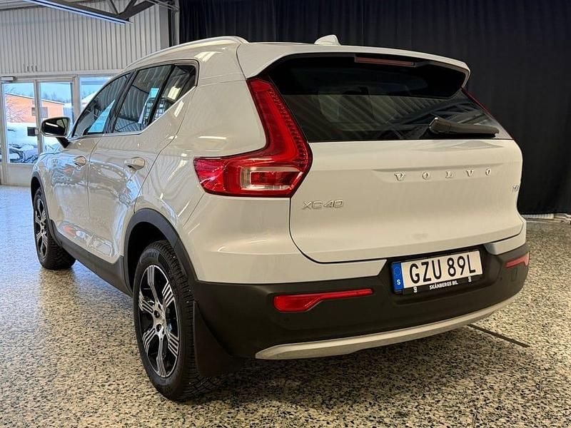 Begagnad Volvo XC40 Inscription 190 HK (139 kW) 2022 Silver SUV