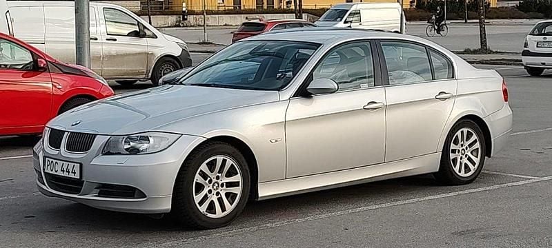 Grå Begagnad 2006 BMW 325 Advantage Sedan | 55 000 kr (Superpris) - Bild 1/1