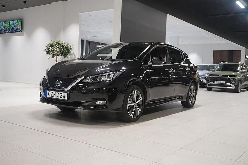 Svart Begagnad 2021 Nissan Leaf N-Connecta Halvkombi | 209 900 kr - Bild 1/4