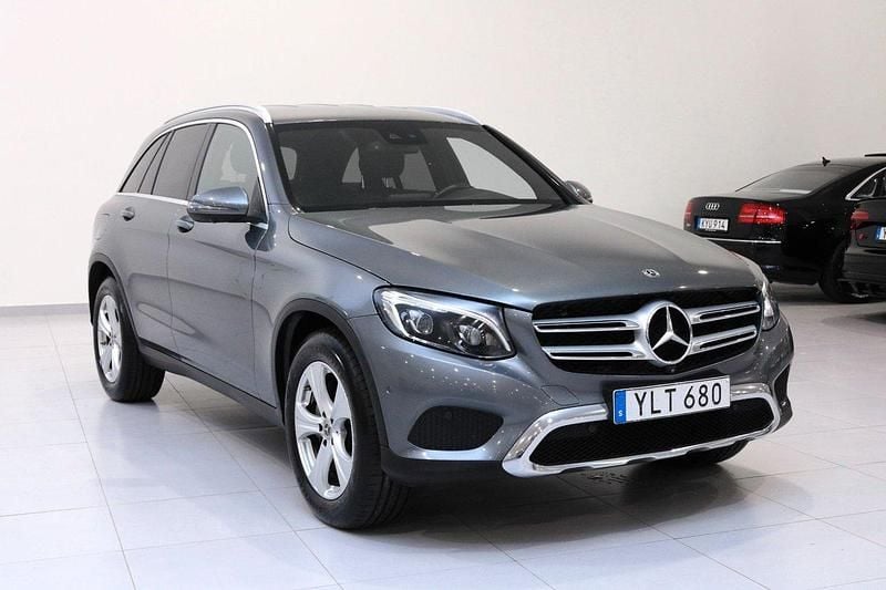 Grå Begagnad 2017 Mercedes GLC220 SUV | 239 900 kr (Marknadspris) - Bild 1/4