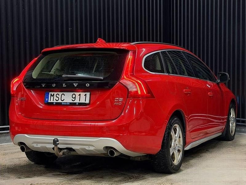 Begagnad Volvo V60 Momentum 215 HK (158 kW) 2011 Röd Kombi