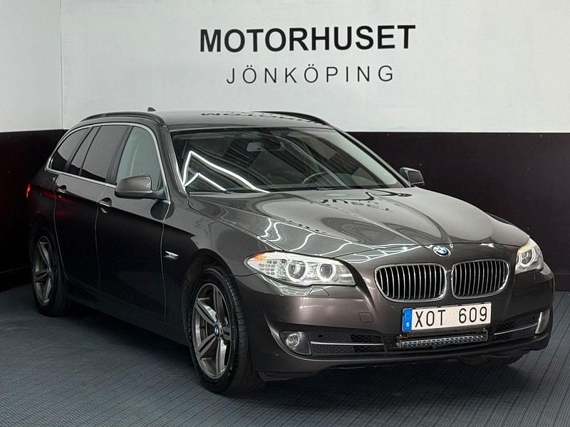 Brun Begagnad 2011 BMW 530 M Sport Kombi | 94 800 kr (Superpris) - Bild 1/4