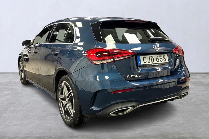 Begagnad Mercedes A250 160 HK (117 kW) 2020 Blå Halvkombi