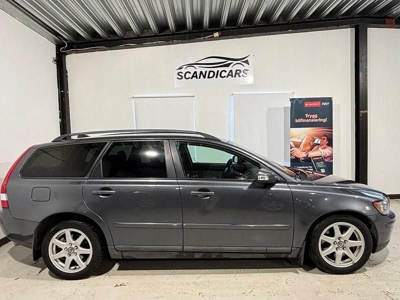 Begagnad Volvo V50 180 HK (132 kW) 2006 Mörkgrå Kombi