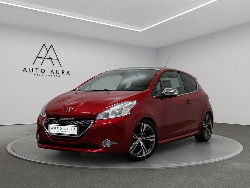 Mörkröd (röd metallic) Begagnad 2013 Peugeot 208 GTi Halvkombi | 79 900 kr - Bild 1/4