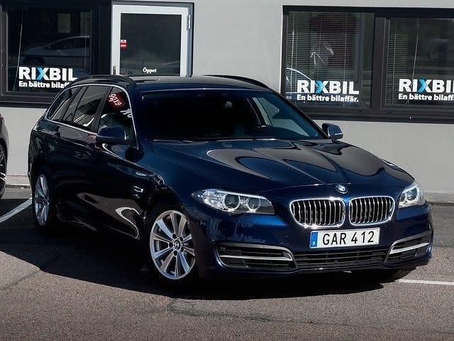 Mörkblå Begagnad 2015 BMW 520 Kombi | 174 900 kr (Lite dyr) - Bild 1/4