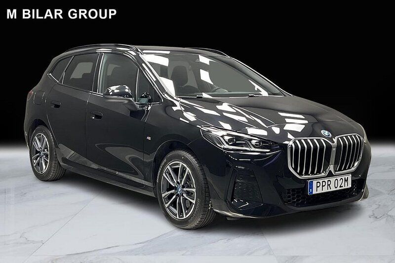 Svart Begagnad 2024 BMW 225 Active Tourer M Sport Minibuss | 479 000 kr - Bild 1/4
