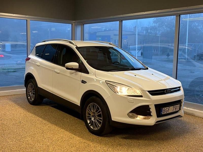 Vit Begagnad 2012 Ford Kuga Titanium SUV | 89 900 kr (Marknadspris) - Bild 1/4