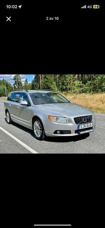 Grå Begagnad 2010 Volvo V70 Momentum Kombi | 46 000 kr (Marknadspris) - Bild 1/3