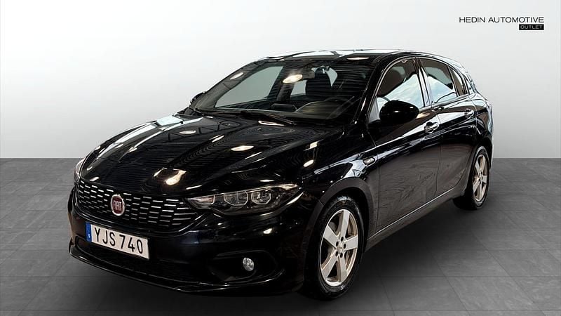 Svart Begagnad 2017 Fiat Tipo Halvkombi | 84 900 kr (Marknadspris) - Bild 1/4