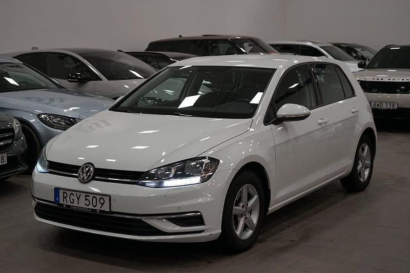 Begagnad VW Golf VII 110 HK (80 kW) 2018 Vit Halvkombi