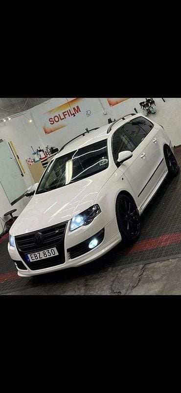 Vit Begagnad 2010 VW Passat Sportline Kombi | 38 000 kr (Marknadspris) - Bild 1/4