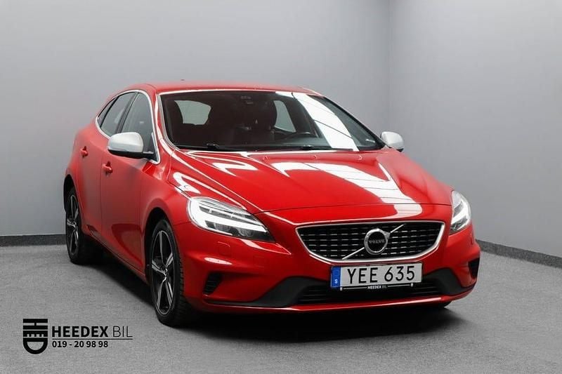 Begagnad Volvo V40 R-Design 190 HK (139 kW) 2016 Röd Halvkombi