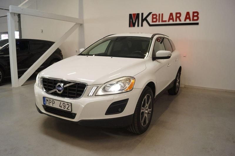Vit Begagnad 2013 Volvo XC60 Momentum SUV | 105 000 kr (Bra pris) - Bild 1/4