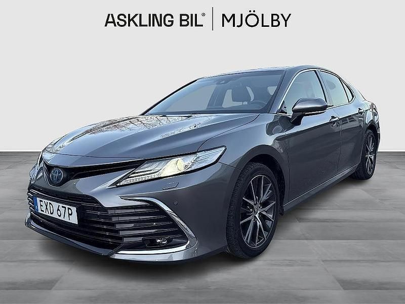 Begagnad Toyota Camry Hybrid Executive 218 HK (160 kW) 2021 Silver Sedan