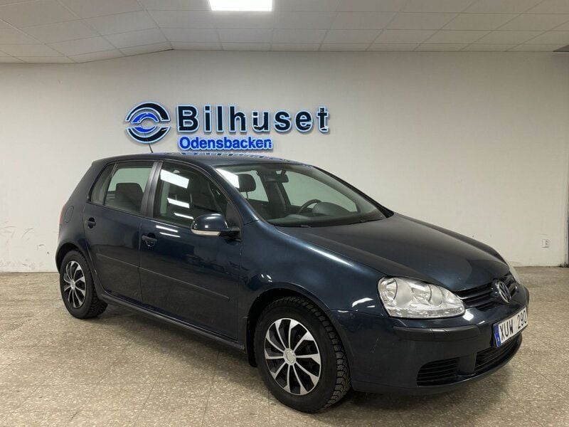 Mörkblå (blå) Begagnad 2006 VW Golf V Halvkombi | 49 900 kr (Dyr) - Bild 1/4