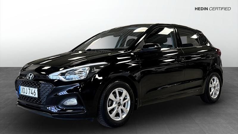 Svart (black) Begagnad 2019 Hyundai i20 Comfort Halvkombi | 119 900 kr (Marknadspris) - Bild 1/4