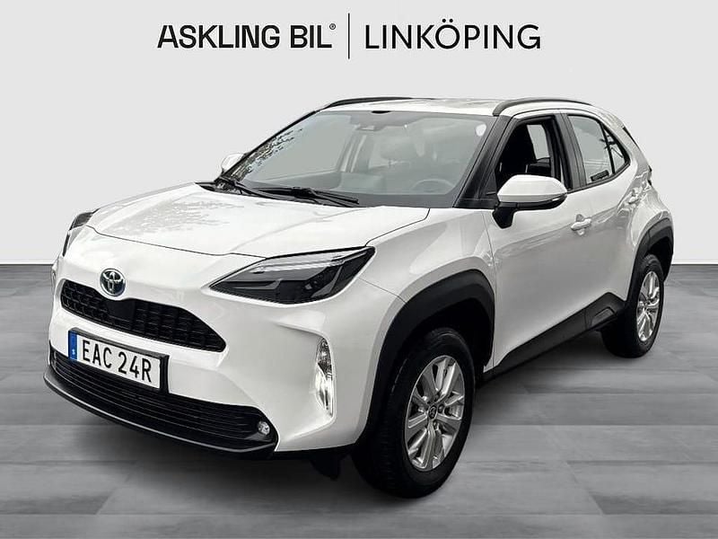 Vit Begagnad 2023 Toyota Yaris Hybrid Active SUV | 259 900 kr (Bra pris) - Bild 1/4