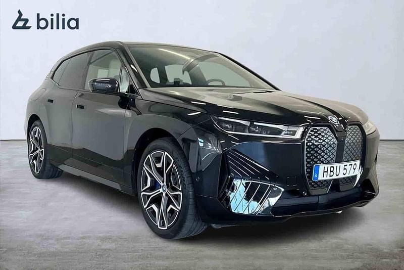 Svart Begagnad 2023 BMW iX SUV | 649 000 kr (Marknadspris) - Bild 1/1