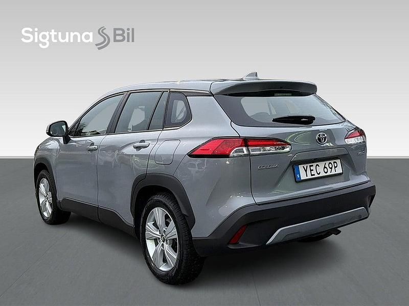 Begagnad Toyota Corolla Cross 140 HK (102 kW) 2023 Grå SUV