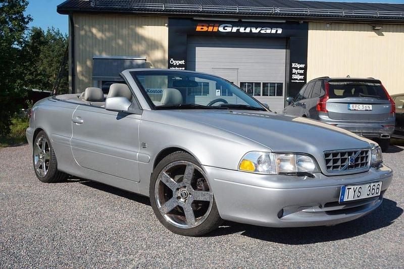 Ljusgrå Begagnad 2002 Volvo C70 Cab | 79 900 kr - Bild 1/4