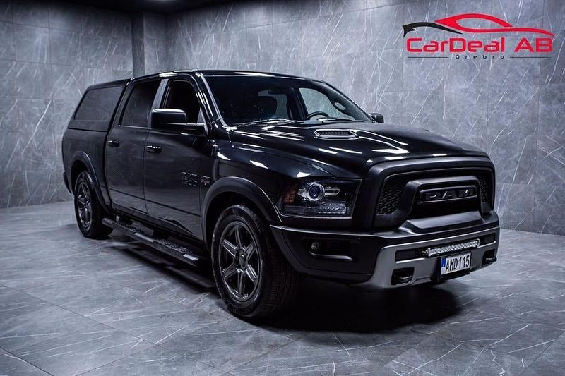 Svart Begagnad 2017 Dodge Ram Pickup | 299 800 kr (Marknadspris) - Bild 1/4