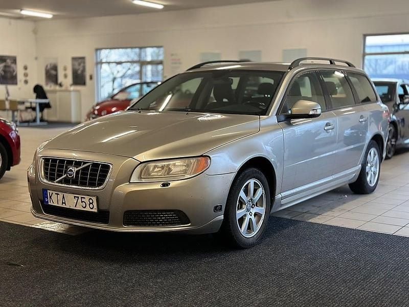 Begagnad Volvo V70 Kinetic 145 HK (106 kW) 2010 Ljusbrun Kombi