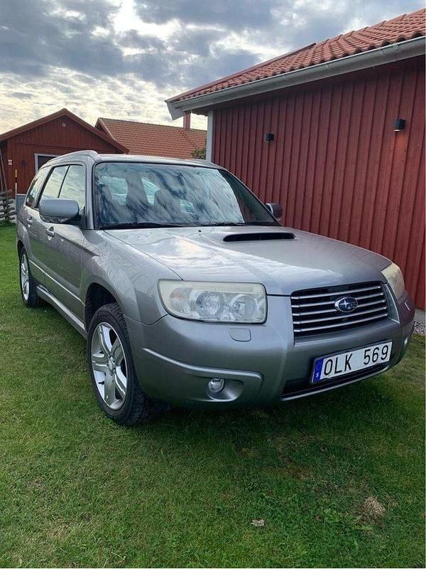 Grå Begagnad 2007 Subaru Forester SUV | 32 000 kr (Superpris) - Bild 1/4
