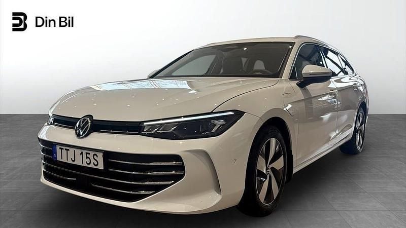 Vit Begagnad 2024 VW Passat Business Kombi | 434 900 kr - Bild 1/4
