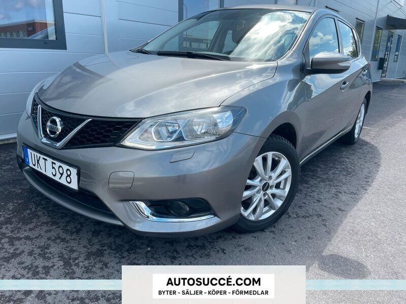 Grå Begagnad 2016 Nissan Pulsar Halvkombi | 99 900 kr (Marknadspris) - Bild 1/4