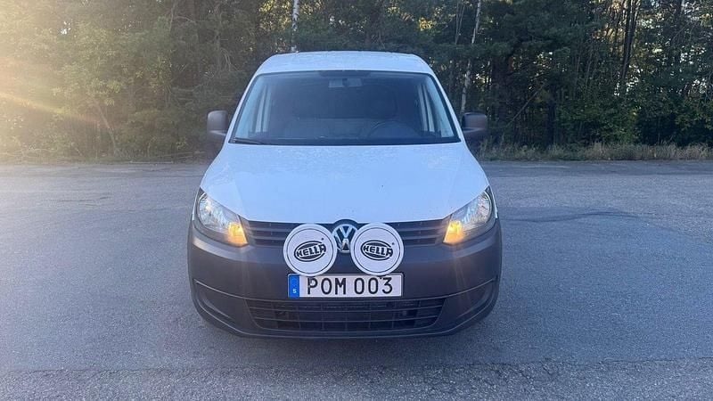 Vit Begagnad 2015 VW Caddy Minibuss | 40 000 kr (Superpris) - Bild 1/4