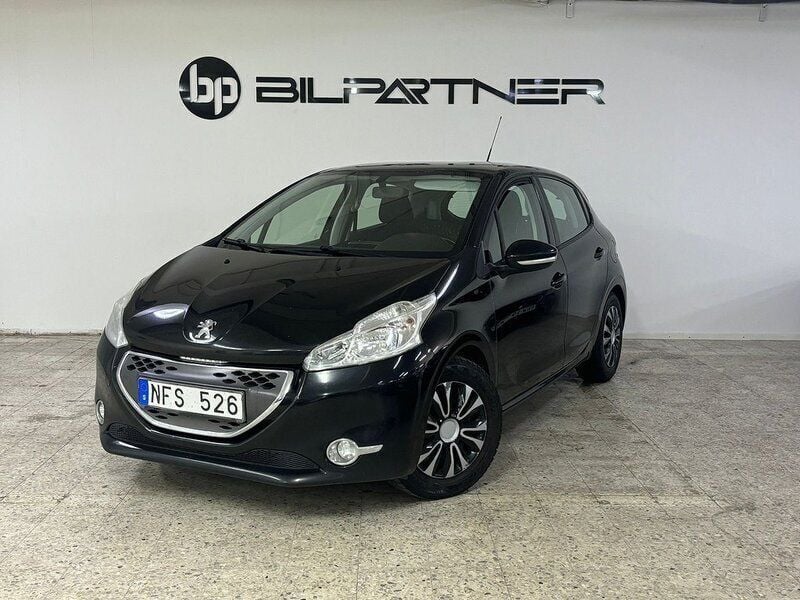 Svart Begagnad 2012 Peugeot 208 Halvkombi | 64 900 kr (Marknadspris) - Bild 1/4