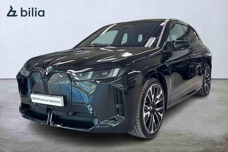 Svart Begagnad 2026 BMW iX SUV | 998 900 kr - Bild 1/1