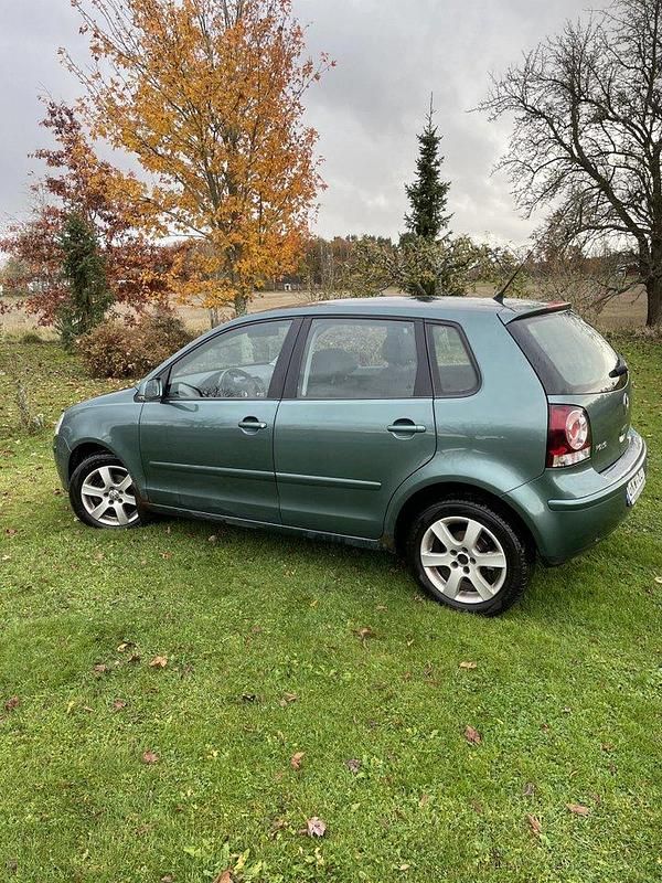 Grön Begagnad 2008 VW Polo Comfortline Halvkombi | 15 900 kr (Bra pris) - Bild 1/3
